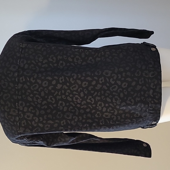 NWT Black Denim Jacket With Leopard Print - Picture 4 of 7